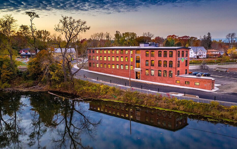 3 Ferry St, Easthampton, MA à louer - Photo de l’immeuble – Image 3 sur 4