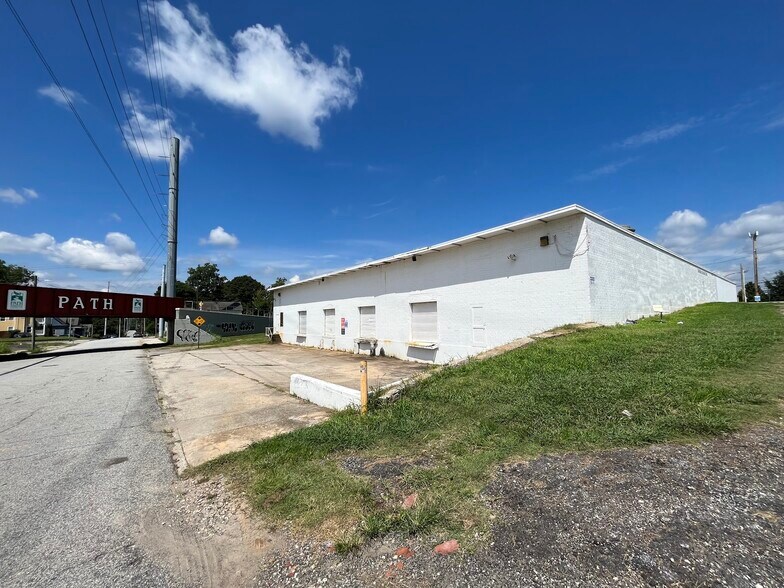 517 Jones Ave NW, Atlanta, GA à louer - Photo de l’immeuble – Image 1 sur 15