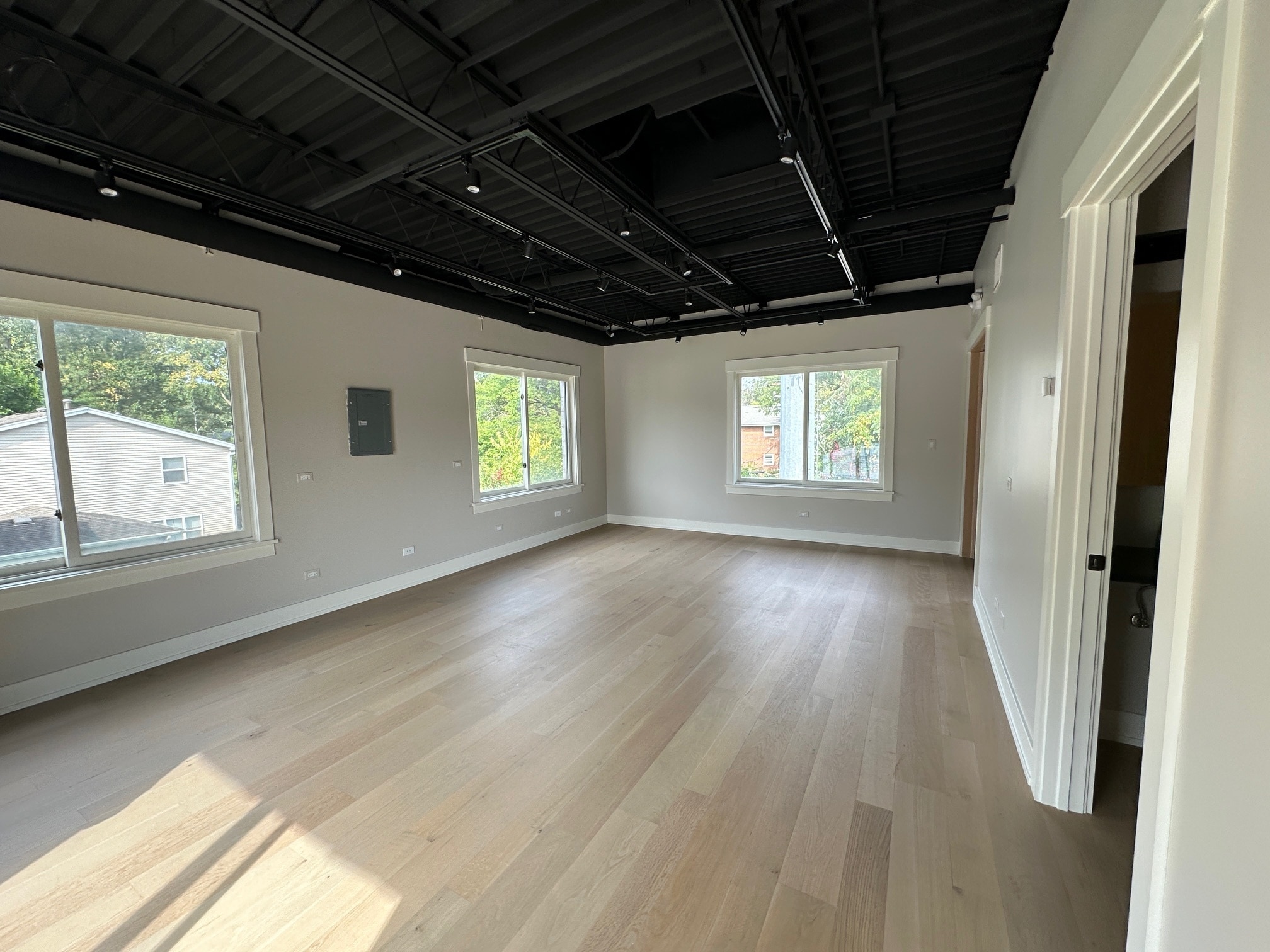 100 N Skokie Hwy, Lake Bluff, IL à louer Photo de l’immeuble– Image 1 sur 2