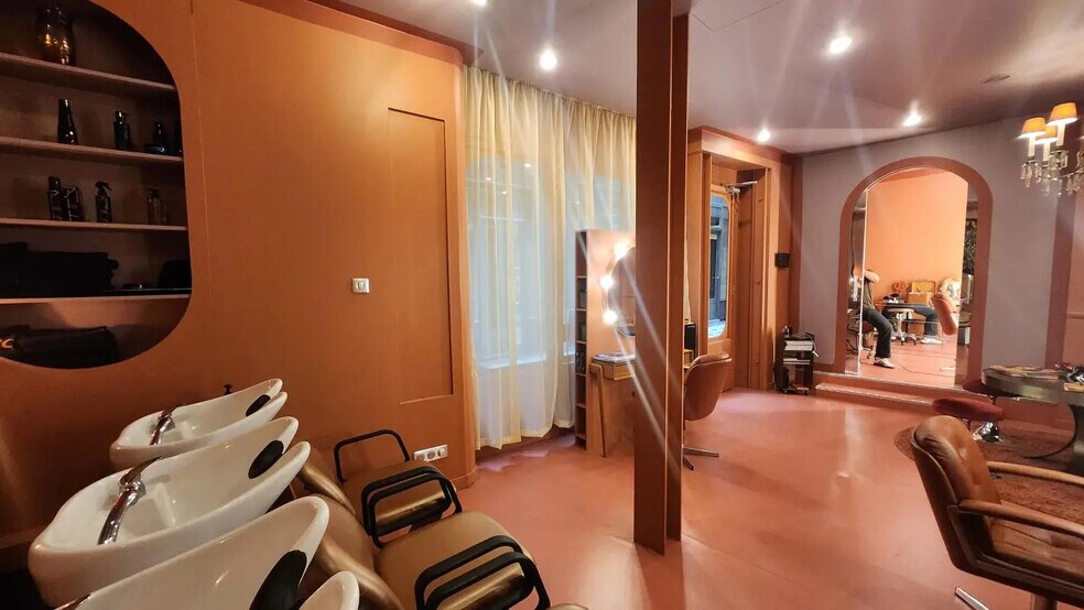 Local commercial dans Paris à louer - Photo de l’immeuble – Image 3 sur 7