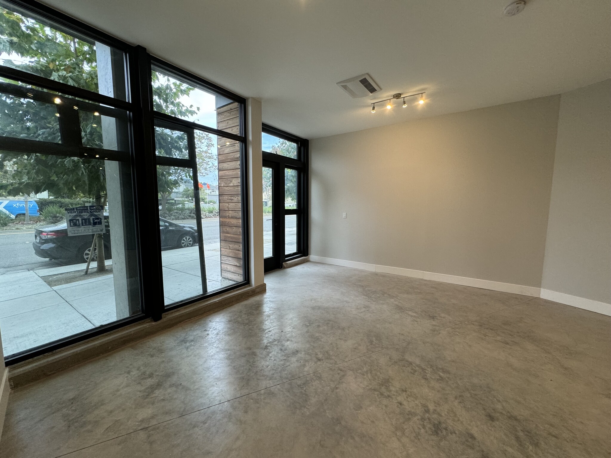 10963 San Pablo Ave, El Cerrito, CA à louer Photo intérieure– Image 1 sur 5