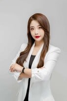 Elaine Tian