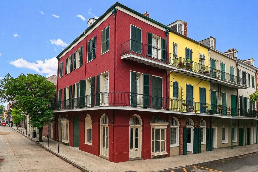 838 Chartres St, New Orleans, LA à vendre - Photo de l’immeuble – Image 1 sur 14