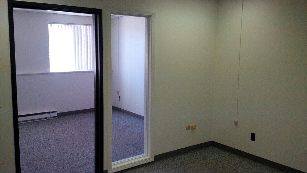 1020 Long Blvd, Lansing, MI à louer - Photo intérieure – Image 2 sur 10