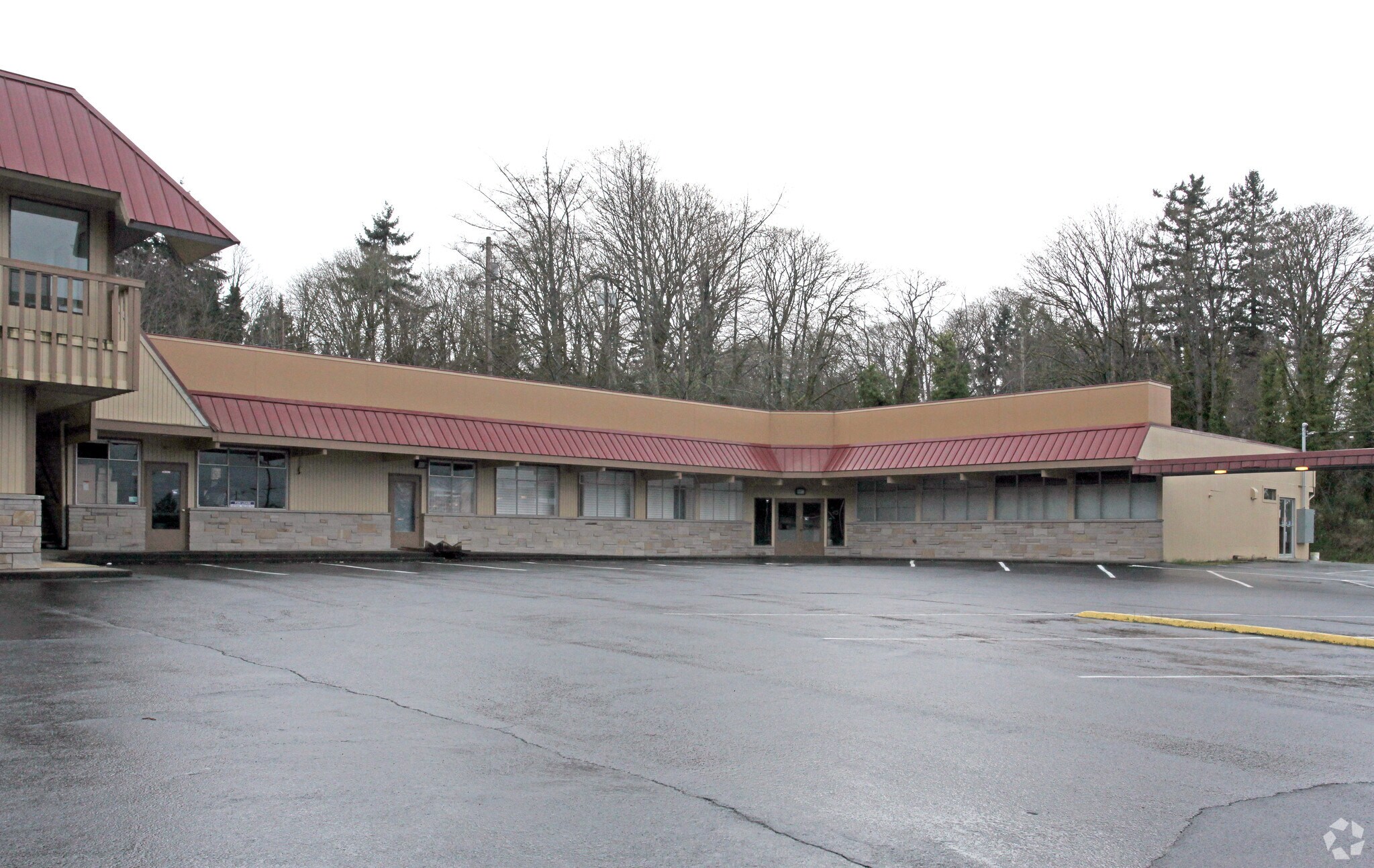 100-160 Bethel Ave portefeuille de 3 biens à vendre sur LoopNet.fr Photo principale– Image 1 sur 7