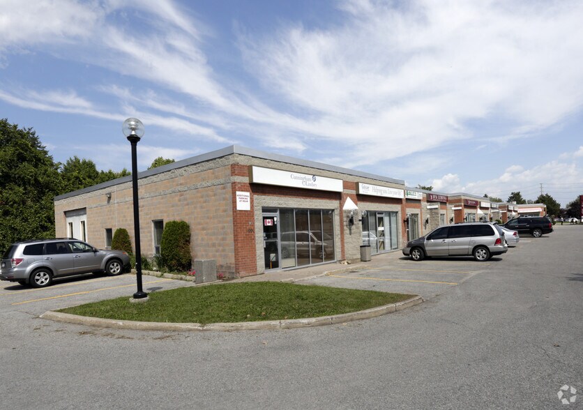 74 Cedar Pointe Dr, Barrie, ON à louer - Photo principale – Image 1 sur 3