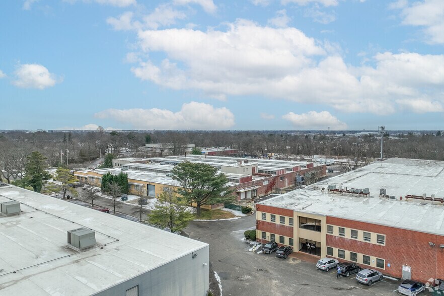 609-3 Cantiague Rock Rd, Westbury, NY à louer - Photo de l’immeuble – Image 3 sur 5