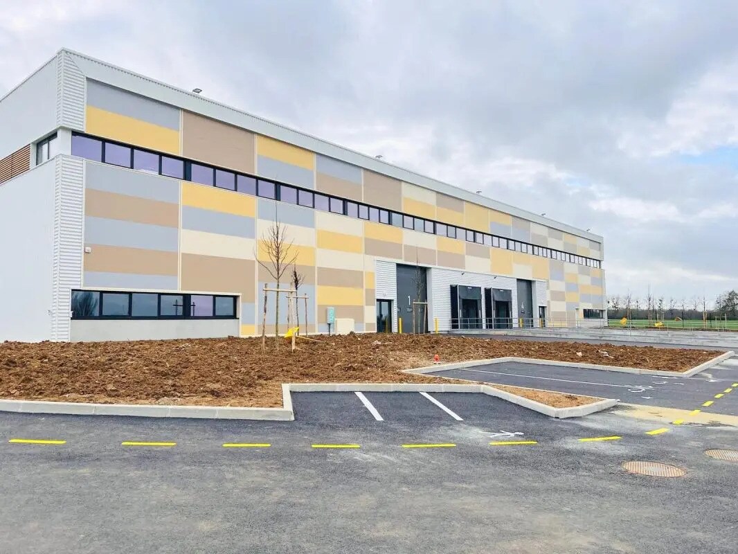 Local d’activités dans Plaisir à louer Photo de l’immeuble– Image 1 sur 27