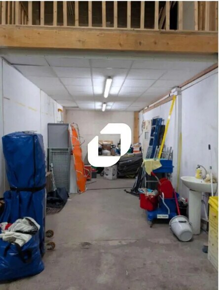 Local d’activités dans Noisy-le-Grand à louer - Photo de l’immeuble – Image 3 sur 4