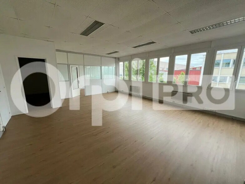 Bureau dans Villebon-sur-Yvette à louer - Photo intérieure – Image 2 sur 4