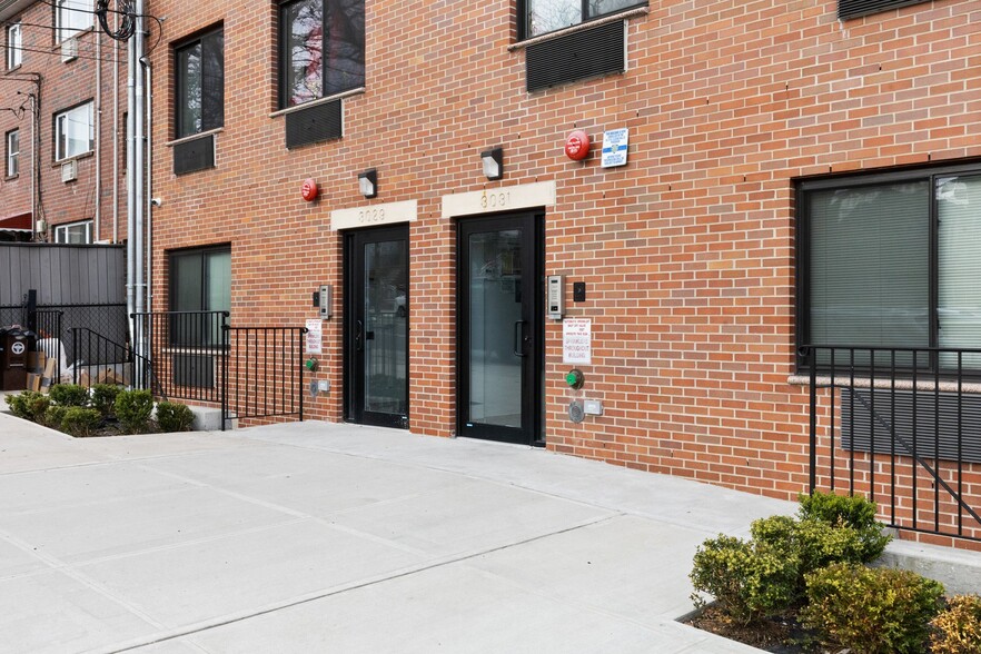 3029 Bronxwood Ave, Bronx, NY à vendre - Photo de l’immeuble – Image 2 sur 9