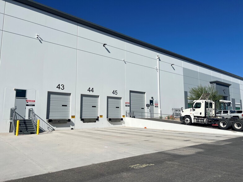 6355 E Tropical Pky, Las Vegas, NV à louer - Photo de l’immeuble – Image 2 sur 4
