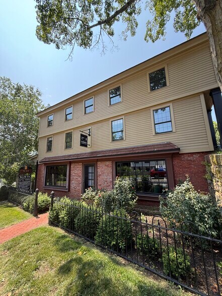 931 Main St, South Glastonbury, CT à louer - Photo de l’immeuble – Image 1 sur 15