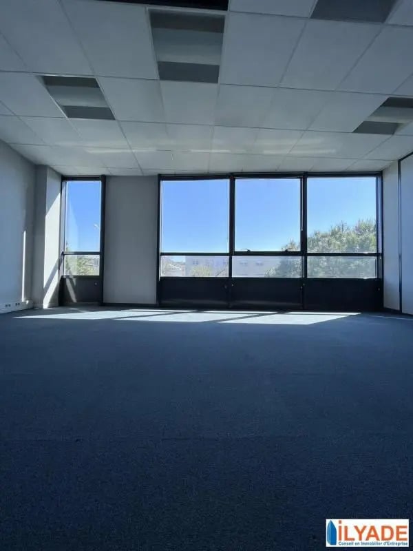 15 Avenue Andre Roussin, Marseille à louer Photo de l’immeuble– Image 1 sur 10