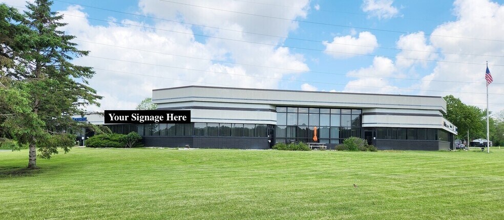 1507 E Sunset Dr, Waukesha, WI à louer - Photo de l’immeuble – Image 2 sur 7