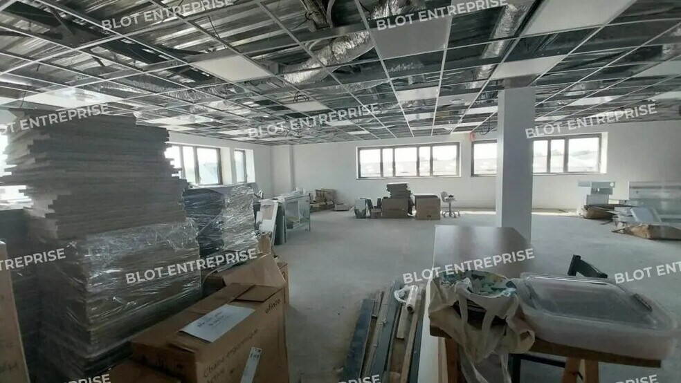 Bureau dans Dinard à louer - Photo de l’immeuble – Image 2 sur 4