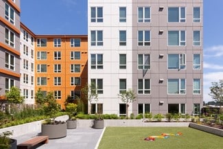 Plus de détails pour 13280 Linden Ave N, Seattle, WA - Bureau/Local commercial à louer