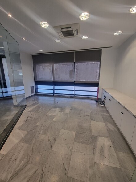 Immeuble residentiel dans Madrid, Madrid à vendre - Photo de l’immeuble – Image 2 sur 3