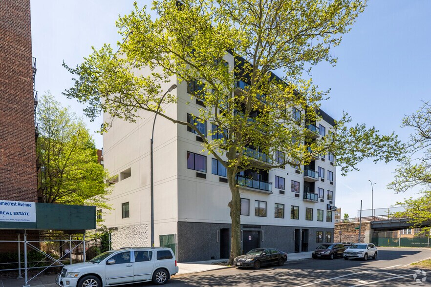 2733 E 12th St, Brooklyn, NY à louer - Photo de l’immeuble – Image 2 sur 6