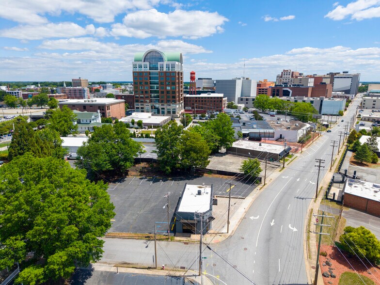 131 Oak St, High Point, NC à louer - Photo de l’immeuble – Image 3 sur 6