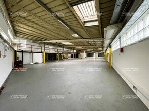 Local d'activités dans Villeneuve-le-Roi à vendre Photo intérieure– Image 2 sur 5