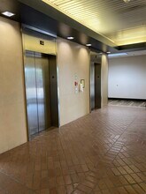 8713 Airport Fwy, North Richland Hills, TX à louer Hall d’entrée– Image 2 sur 6