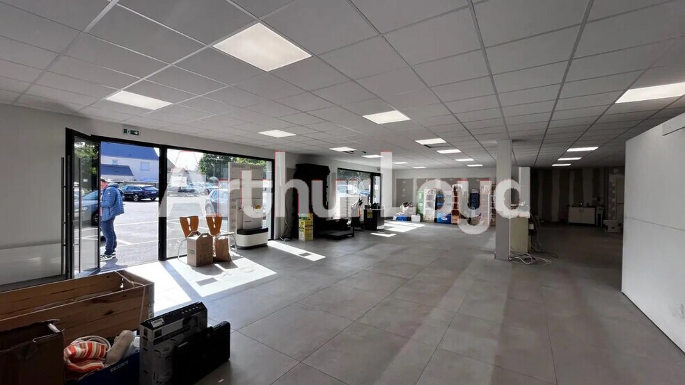 Bureau dans Verson à louer - Photo intérieure – Image 2 sur 3