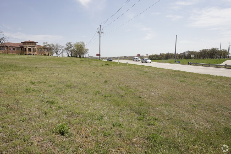 985 Carroll Ave, Southlake, TX à louer - Photo de l’immeuble – Image 2 sur 5