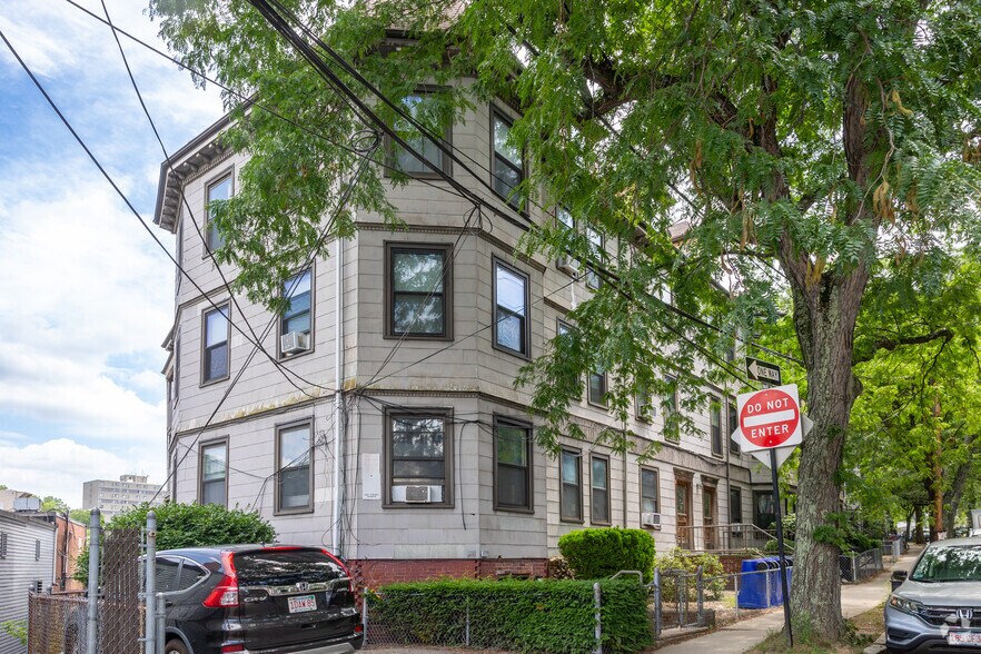 10-12 University Rd, Brookline, MA à vendre - Photo principale – Image 1 sur 4