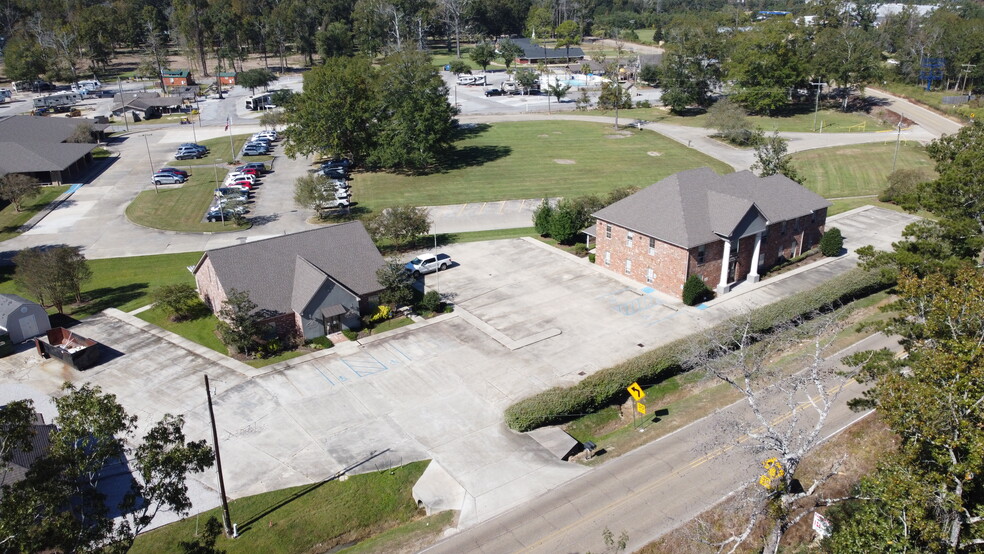 7696 Vincent Rd, Denham Springs, LA à vendre - Photo principale – Image 1 sur 5
