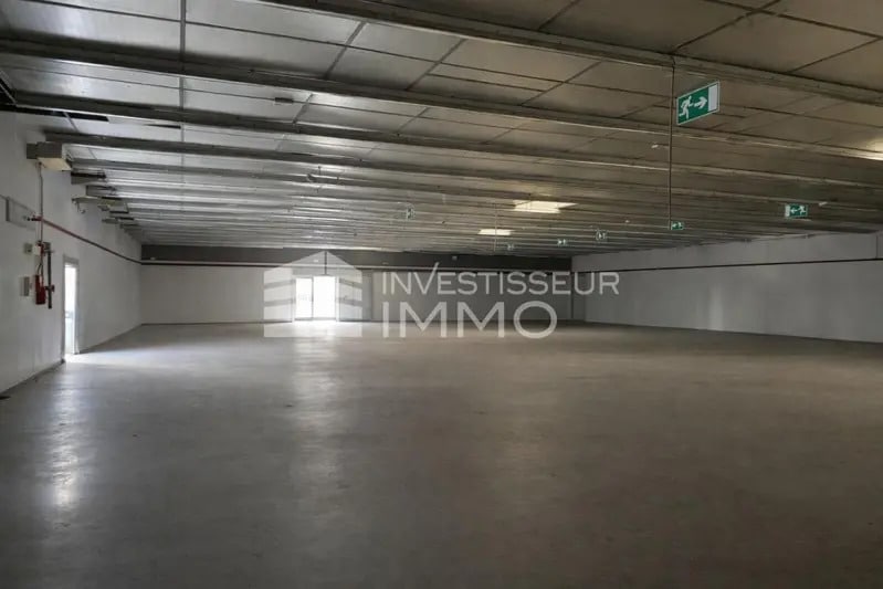 Local commercial dans Claye-Souilly à louer Photo intérieure– Image 1 sur 7