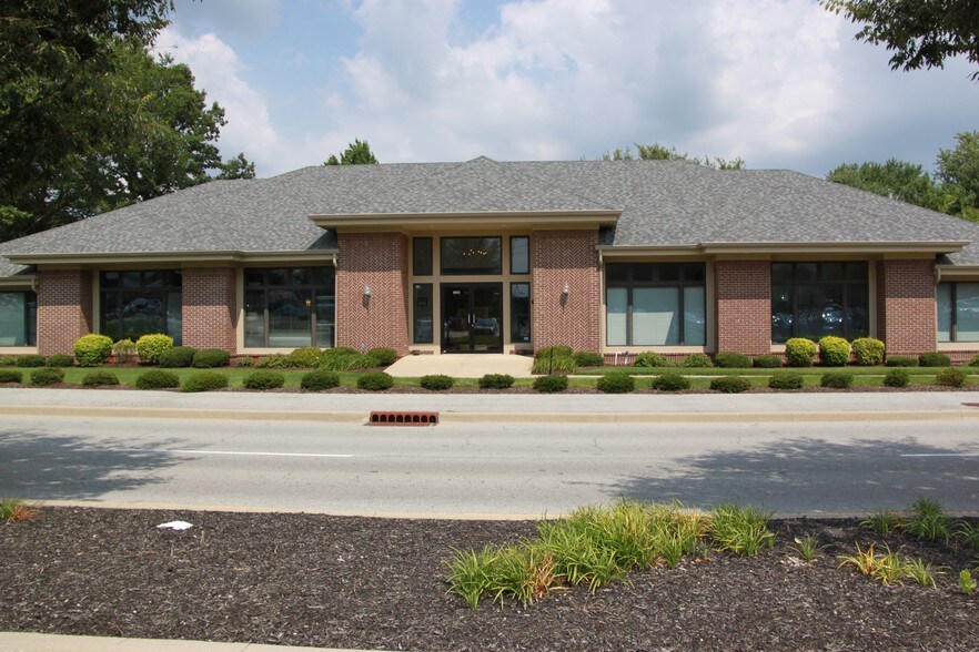 10321 N Pennsylvania St, Indianapolis, IN à louer - Photo principale – Image 1 sur 13