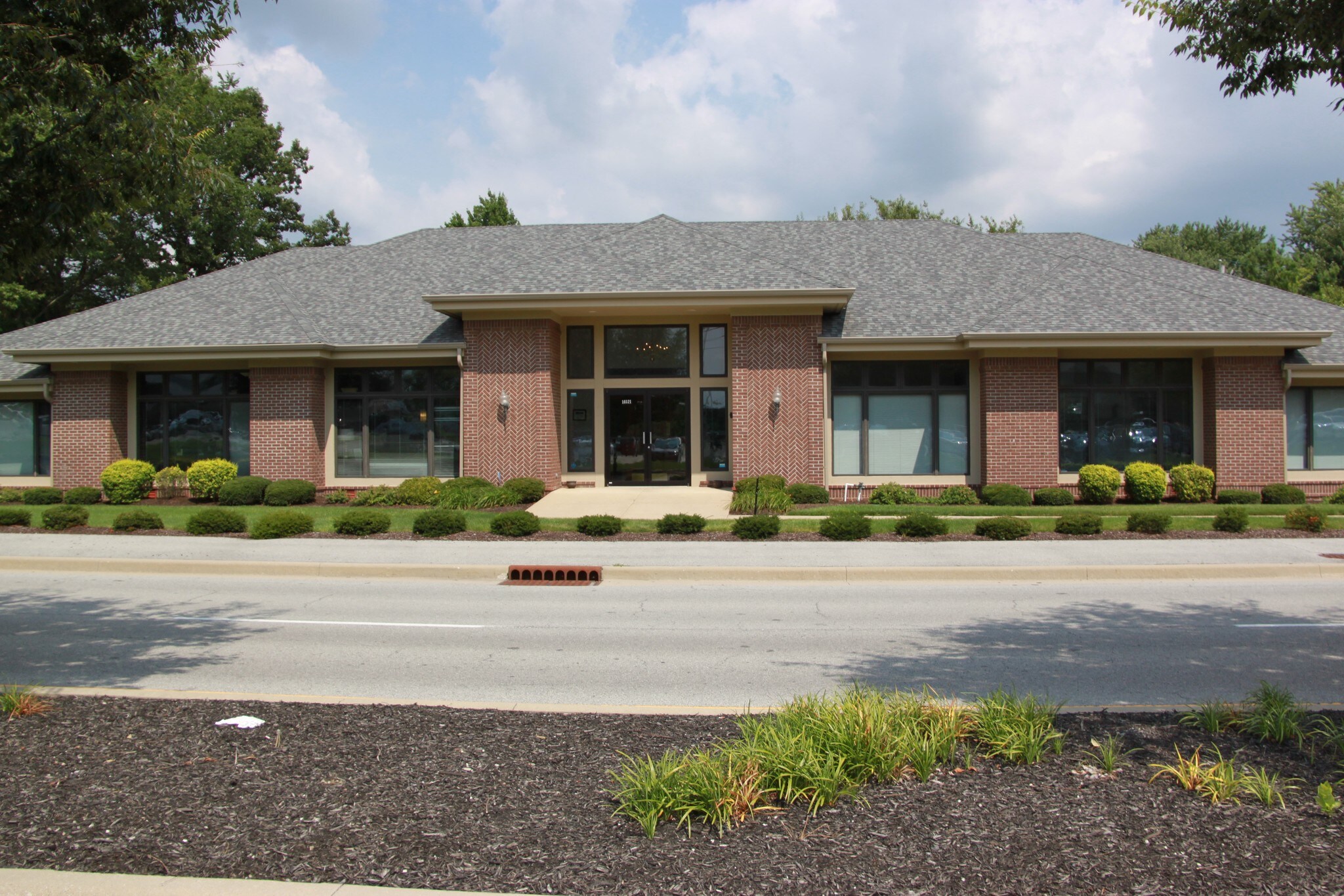 10321 N Pennsylvania St, Indianapolis, IN à louer Photo principale– Image 1 sur 14