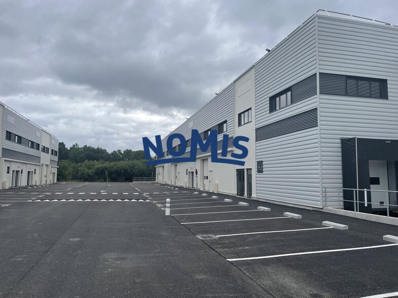 Local d’activités dans Saint-Aignan-Grandlieu à louer - Photo de l’immeuble – Image 2 sur 5