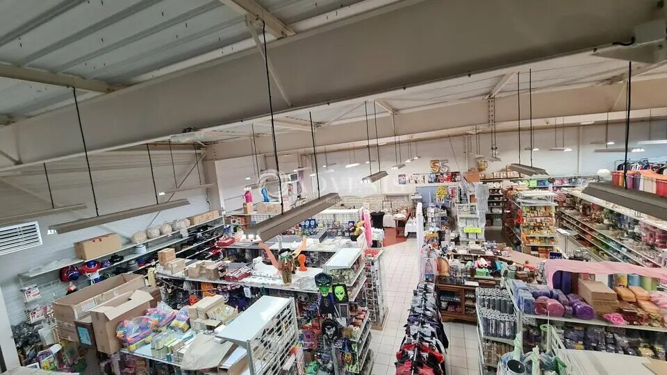 Local commercial dans Hillion à louer Photo intérieure– Image 1 sur 13