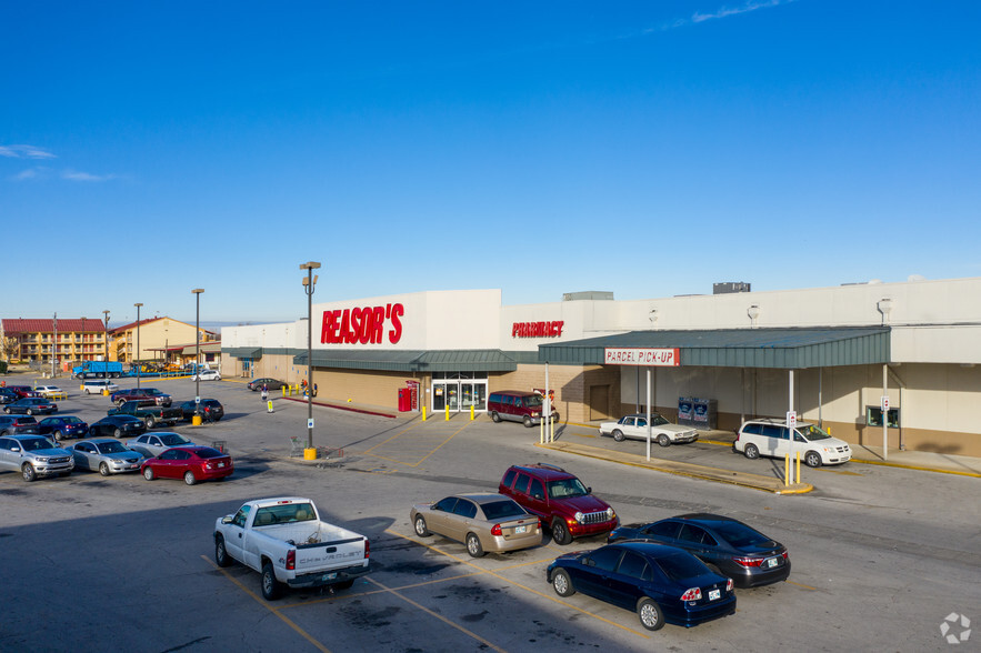 11111 E 41st St, Tulsa, OK à louer - Photo de l’immeuble – Image 3 sur 34