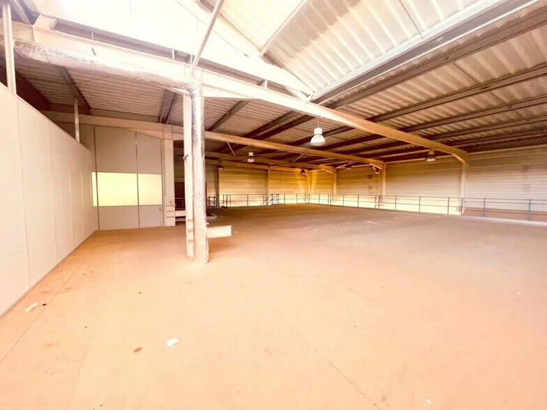 Local d'activités dans BOIS-D'ARCY à vendre - Photo de l’immeuble – Image 3 sur 13