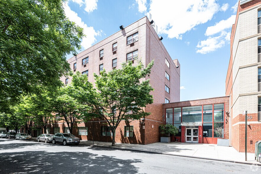 360 Snediker Ave, Brooklyn, NY à louer - Photo principale – Image 1 sur 9