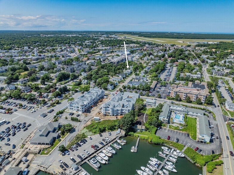 53 School St, Hyannis, MA à vendre - Photo de l’immeuble – Image 3 sur 38