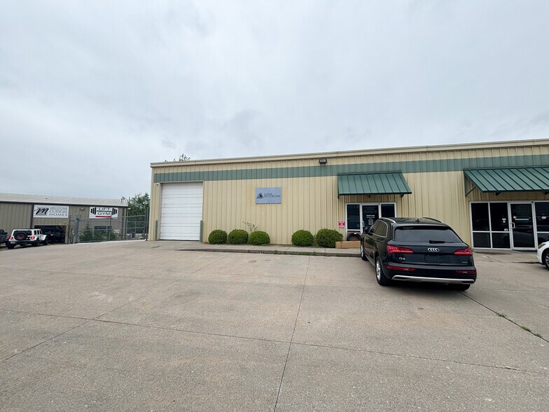 1531 N Commercial Rd, Nixa, MO à louer - Photo de l’immeuble – Image 2 sur 14