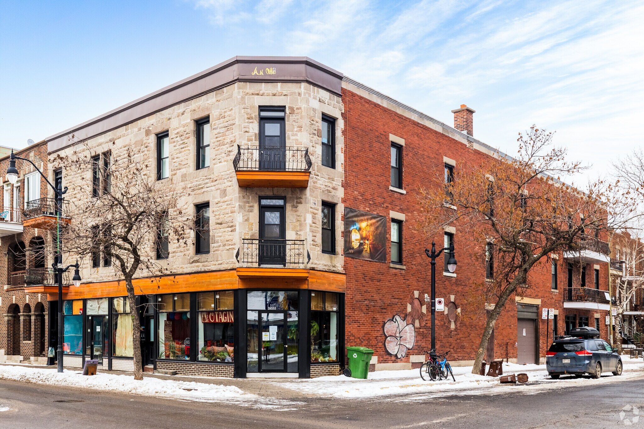 4550-4562 Rue Sainte-Catherine E, Montréal, QC à louer Photo principale– Image 1 sur 11
