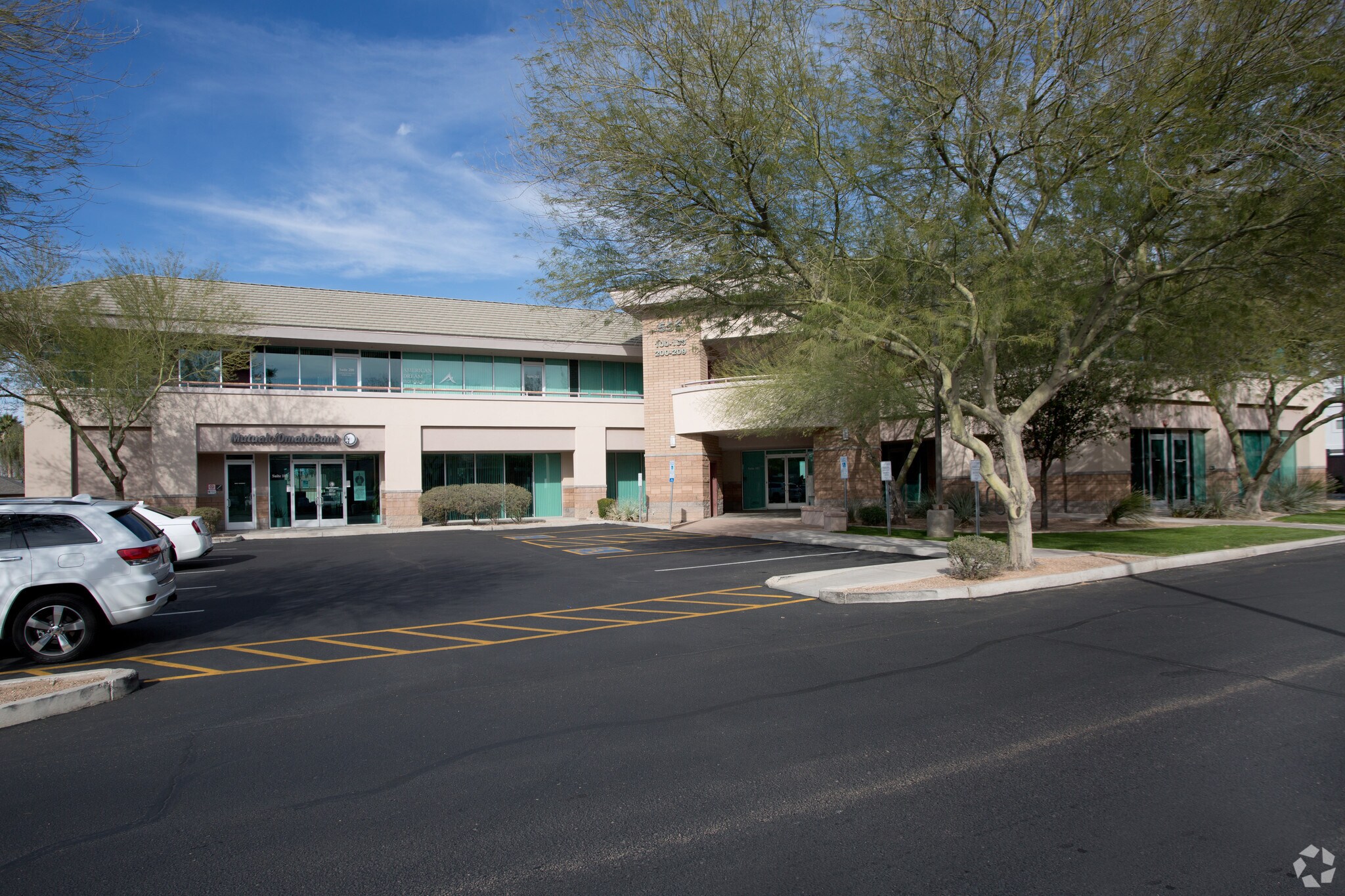 555 W Chandler Blvd, Chandler, AZ à louer Photo principale– Image 1 sur 12