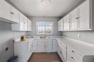 18142 Navajo Rd, Apple Valley, CA à louer Photo intérieure– Image 1 sur 11