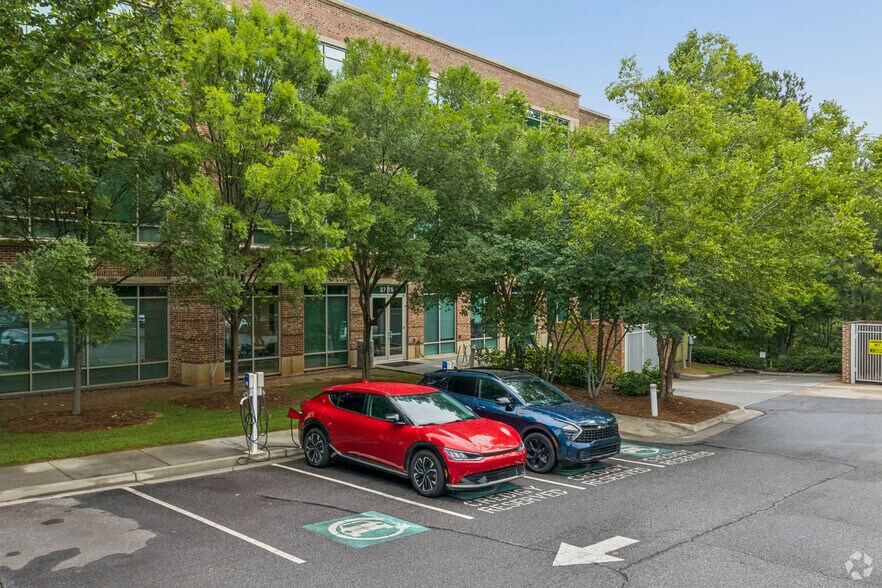 3715 Davinci Ct, Peachtree Corners, GA à louer - Photo de l’immeuble – Image 3 sur 6