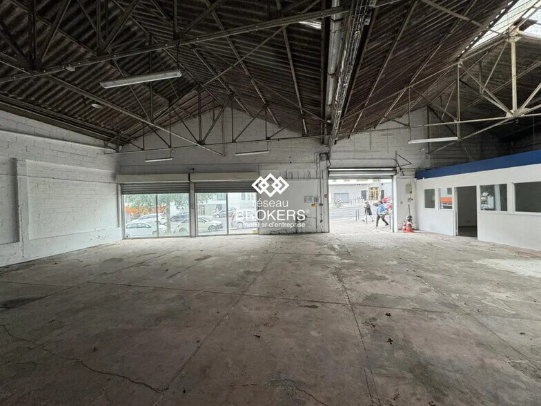 Local commercial dans Villejuif à vendre - Photo de l’immeuble – Image 1 sur 5