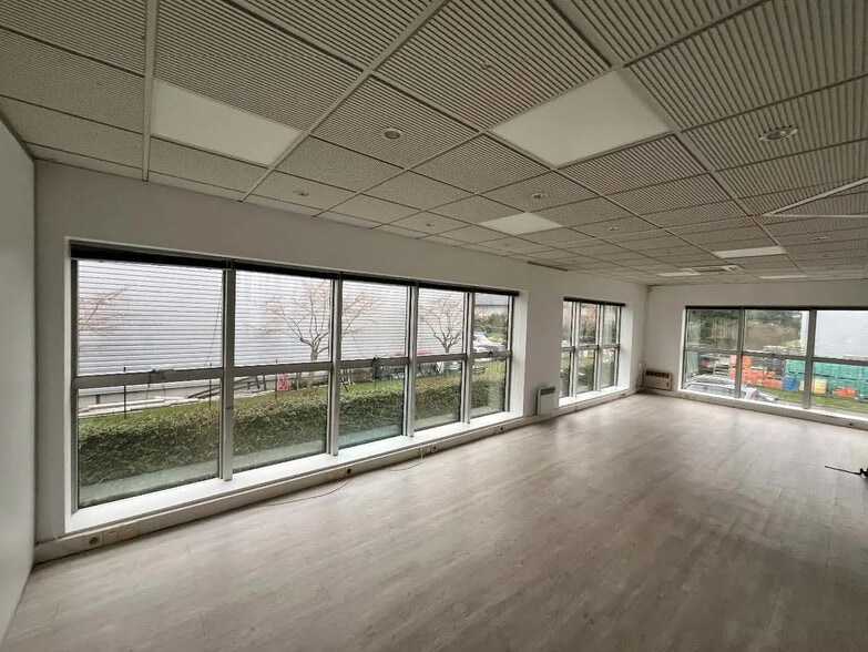 1 Rue Blaise Pascal, Trappes à louer - Photo de l’immeuble – Image 1 sur 7