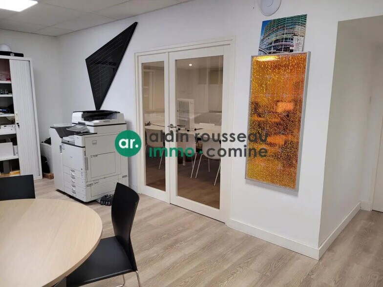 Local d’activités dans La Chapelle-sur-Erdre à louer - Photo de l’immeuble – Image 3 sur 4