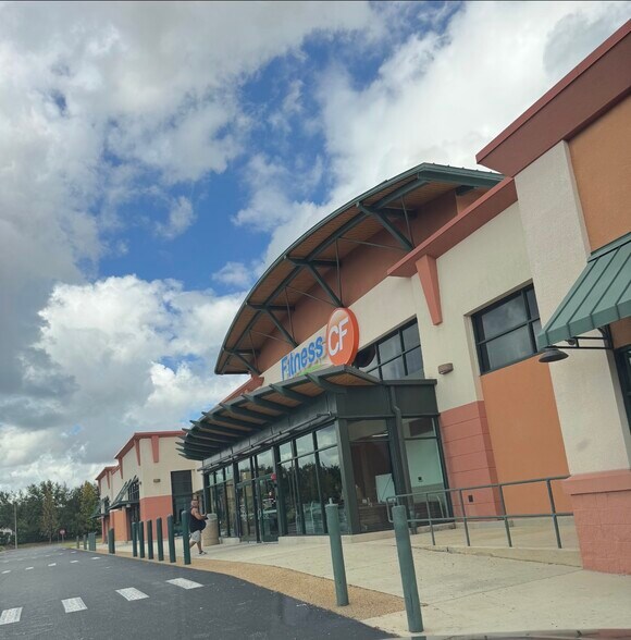 1544 Sunrise Plaza Dr, Clermont, FL à vendre - Photo de l’immeuble – Image 3 sur 9