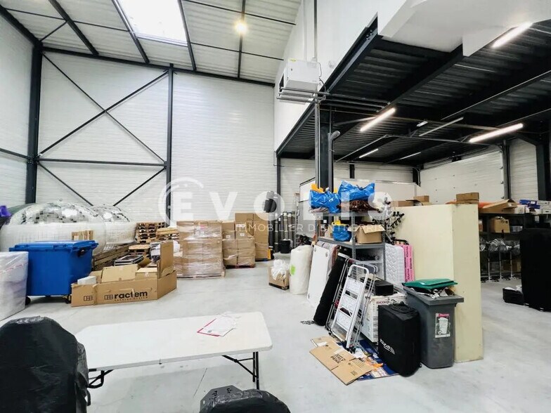 Local d’activités dans Vaires-sur-Marne à louer - Photo de l’immeuble – Image 3 sur 6