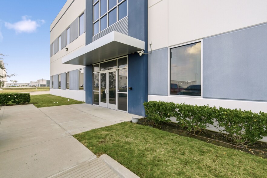 611 Choctaw Ln, Katy, TX à louer - Photo de l’immeuble – Image 2 sur 16